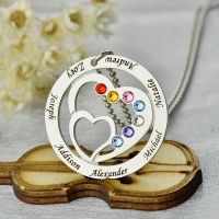 Individualisiertes Amulett mit zwei ineinandergreifenden Herzen sechs Geburtssteinen und Namen