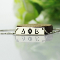 Halskette mit viereckigem Anhänger mit Gravur der griechischen Buchstaben Alpha,Gamma und Delta, Sterling Silber